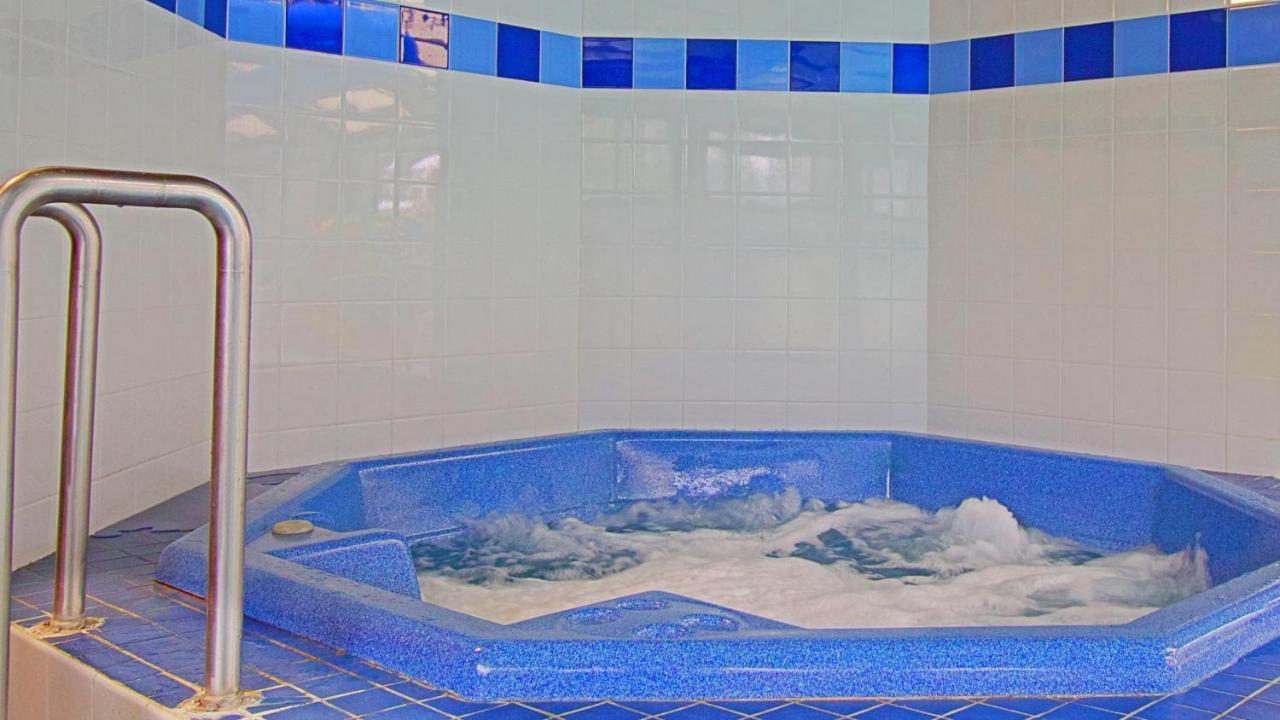 The Ponds At Foxhollow Lenox Exterior photo